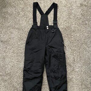 Snow pants with suspenders